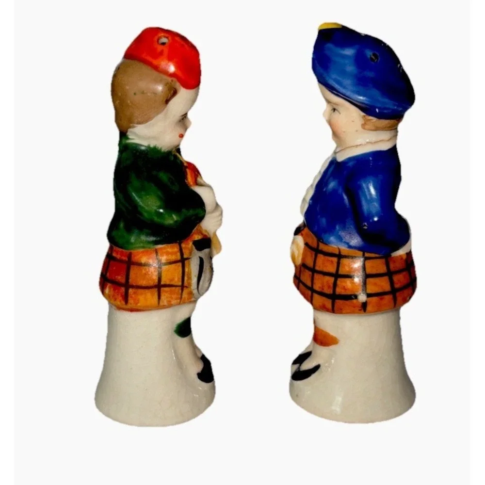 Vtg SCOTTISH COUPLE w Bagpipes & Basket Porcelain Salt & Pepper Shaker Set Japan